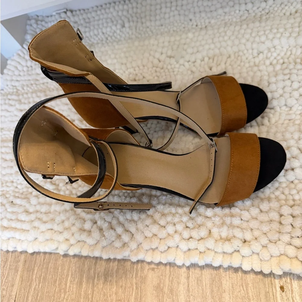 Chic Black and Tan Women's Heels - Picture 2 of 4